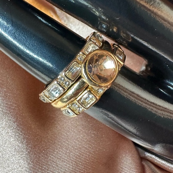 Elegant Artistic Inlaid Crystal Gold Plated Ring with Textured Bands - Picture 3 of 11